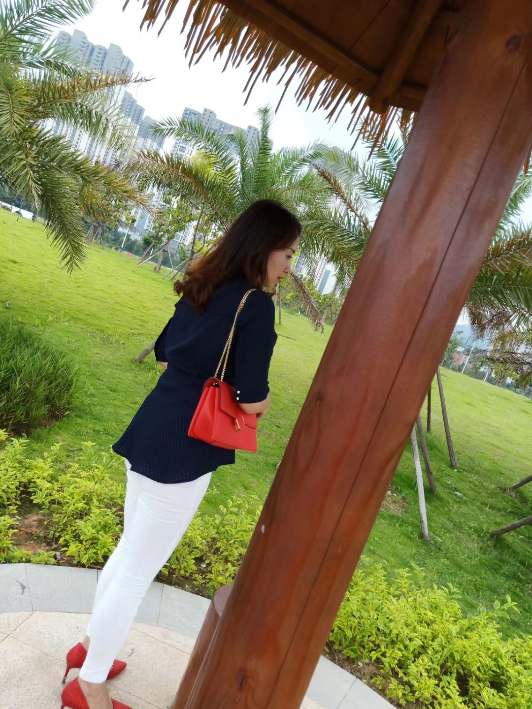 岛内火车站 美少妇 小雨